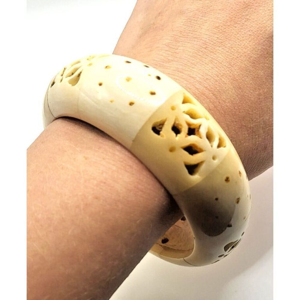 antique bovine water buffalo carved bangle bracelet 8inm Chunky bohemian